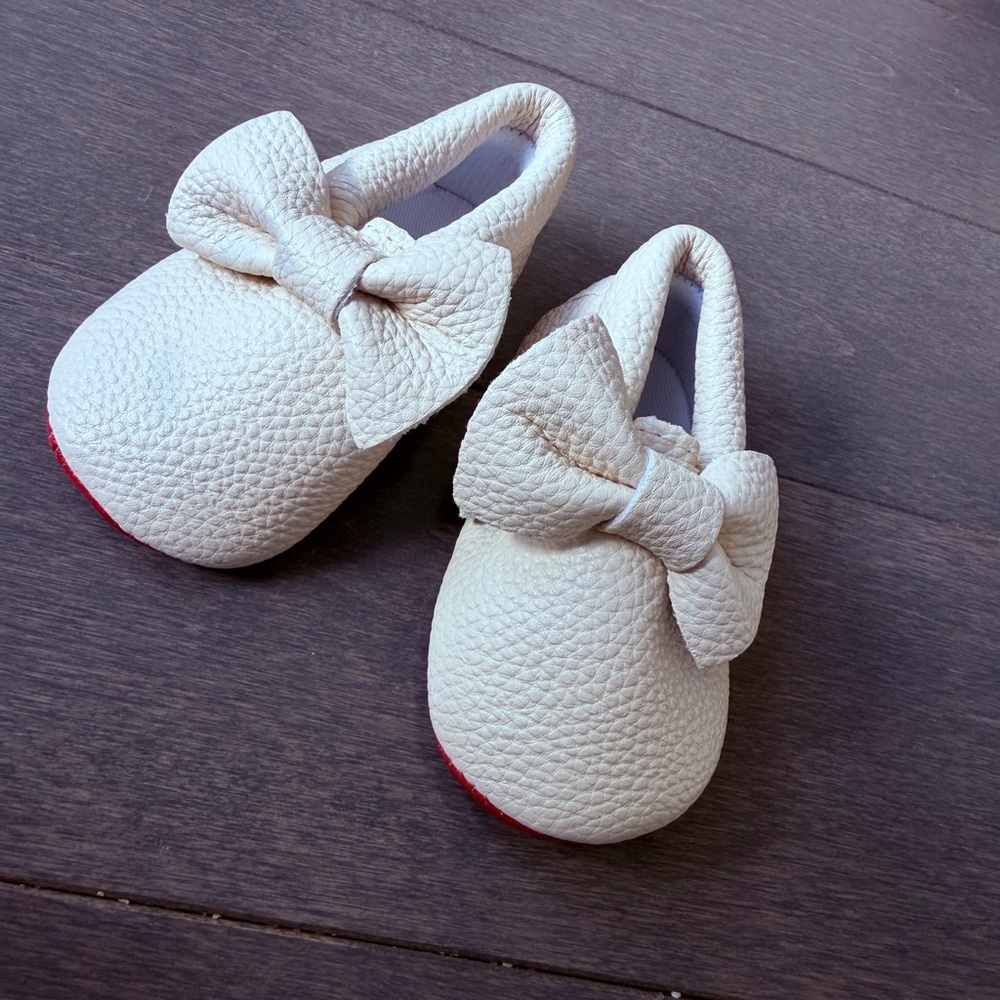 Baby Bow Slip-On Shoes in Cream